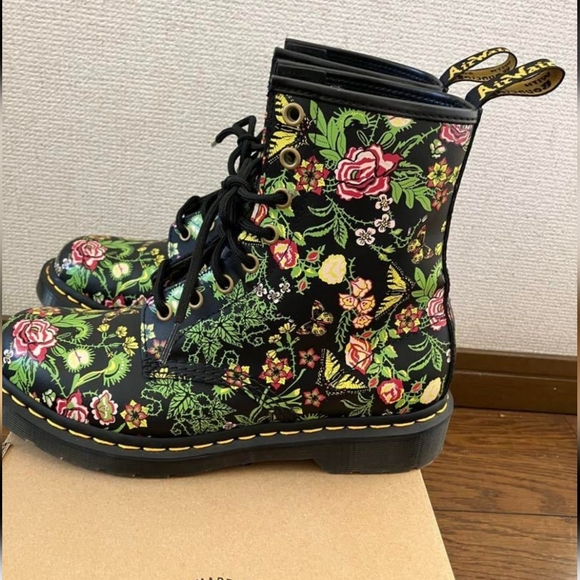 Dr Martens bloom black floral bootsw8